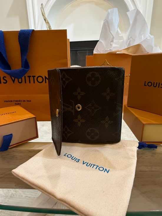 Louis Vuitton Black Monogram Snap-Button Detail - Picture 5 of 14